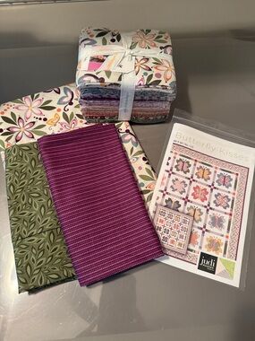 Judi Madson Butterfly Kisses - Quilt Fat quarter bundle, 2.5 yds fabric, pattern